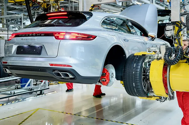 Porsche Panamera Sport Turismo bat dau san xuat tai Duc hinh anh 1