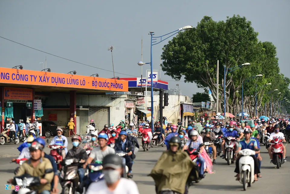 Can canh hang chuc kiot, cay xang giap san bay Tan Son Nhat hinh anh 14