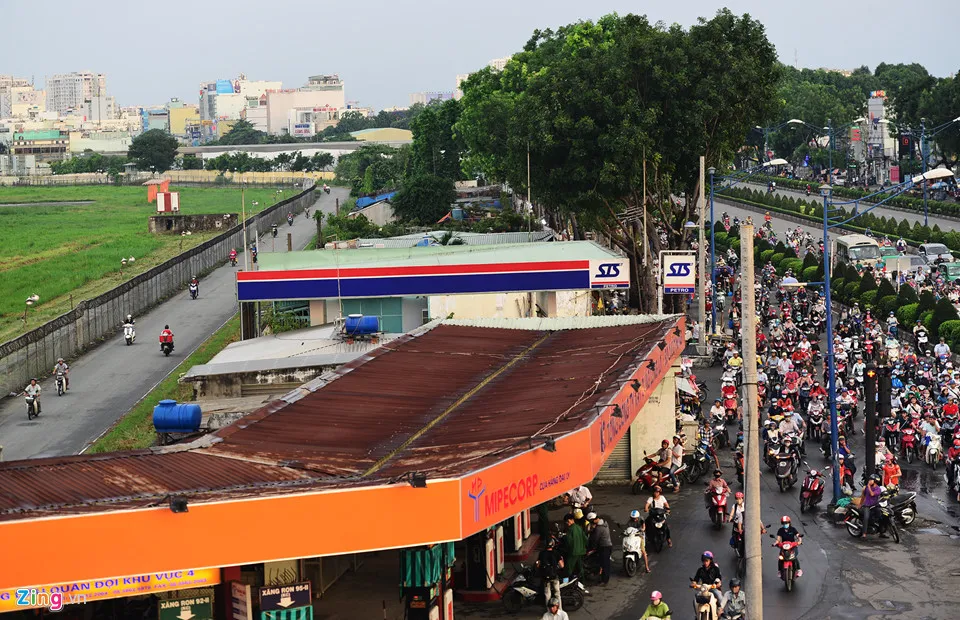 Can canh hang chuc kiot, cay xang giap san bay Tan Son Nhat hinh anh 2