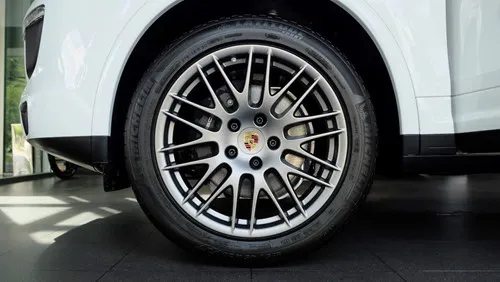 Porsche Cayenne phiên bản đặc biệt giá 5,3 tỉ đồng ảnh 2 Porsche Cayenne phiên bản đặc biệt giá 5,3 tỉ đồng tại Việt Nam - ảnh 2