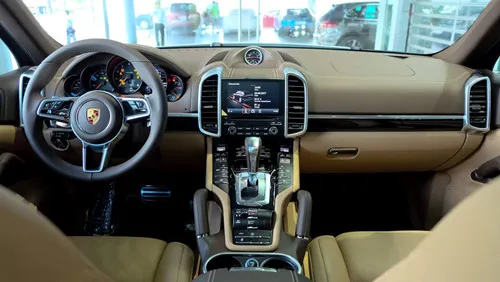 Porsche Cayenne phiên bản đặc biệt giá 5,3 tỉ đồng ảnh 8 Porsche Cayenne phiên bản đặc biệt giá 5,3 tỉ đồng tại Việt Nam - ảnh 8