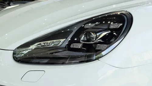 Porsche Cayenne phiên bản đặc biệt giá 5,3 tỉ đồng ảnh 3 Porsche Cayenne phiên bản đặc biệt giá 5,3 tỉ đồng tại Việt Nam - ảnh 3