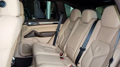 Porsche Cayenne phiên bản đặc biệt giá 5,3 tỉ đồng ảnh 10 Porsche Cayenne phiên bản đặc biệt giá 5,3 tỉ đồng tại Việt Nam - ảnh 10