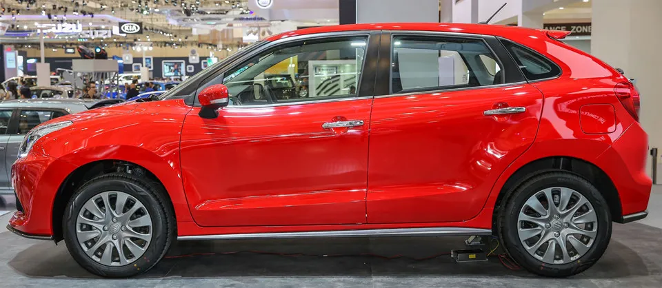 Suzuki Baleno phiên bản số sàn và số tự động có giá bán lần lượt là 195 và 207 triệu IDR, tương đương 14.700 và 15.600 USD. Hatchback 5 cua Suzuki Baleno gia chi hon 14.000 USD o Indonesia hinh anh 12