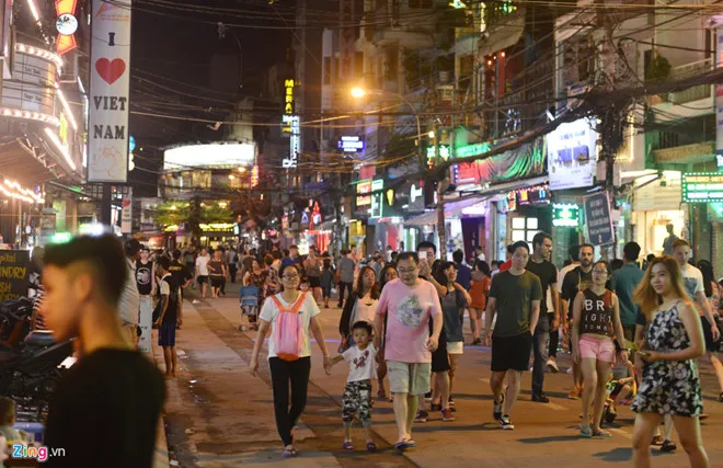 Khai truong pho di bo Bui Vien vao ngay 20/8 hinh anh 1