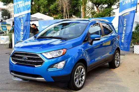 Ford Ecosport 2018: EcoSport có thiết kế pha trộn giữa mẫu xe Focus cỡ lớn và Escape cỡ nhỏ nhưng vẫn tạo những nét riêng đầy hấp dẫn. Nội thất xe rộng rãi sang trọng, tạo cảm giác thoải mái khi ngồi trong xe. Nhiều tính năng hỗ trợ người lái sẽ được trang bị cho EcoSport. Ford sẽ bắt đầu bán EcoSport vào đầu năm 2018. Thông tin về giá và cấu hình xe sẽ được tiết lộ vào gần thời điểm ra mắt. 10 mau SUV phien ban 2018 noi bat hinh anh 6