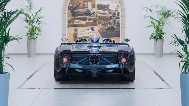 Siêu phẩm Pagani Zonda HP Barchetta có giá khiến nhà giàu cũng khóc - Ảnh 4.