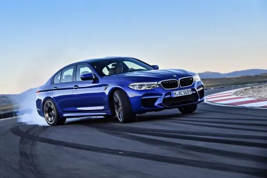 BMW trình làng sedan hiệu suất cao M5 2018 ảnh 3