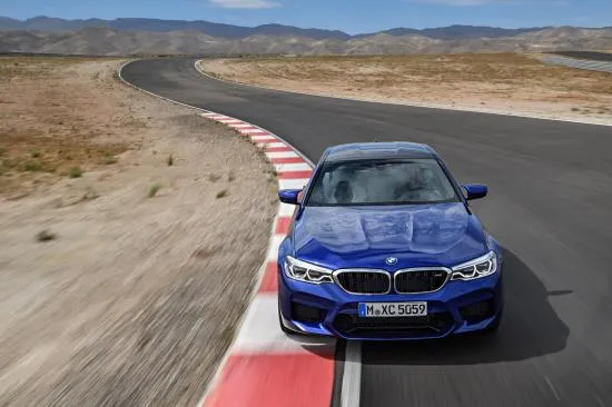 BMW trình làng sedan hiệu suất cao M5 2018 ảnh 22