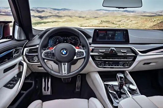 BMW trình làng sedan hiệu suất cao M5 2018 ảnh 46