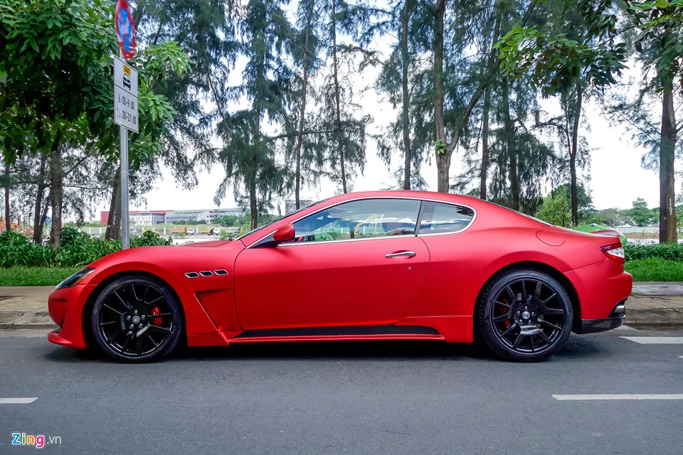 Hai xe the thao tien ty xuat hien tren pho Sai Gon hinh anh 4