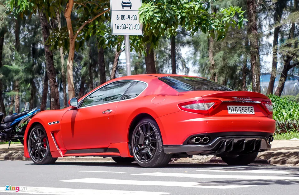 Hai xe the thao tien ty xuat hien tren pho Sai Gon hinh anh 7