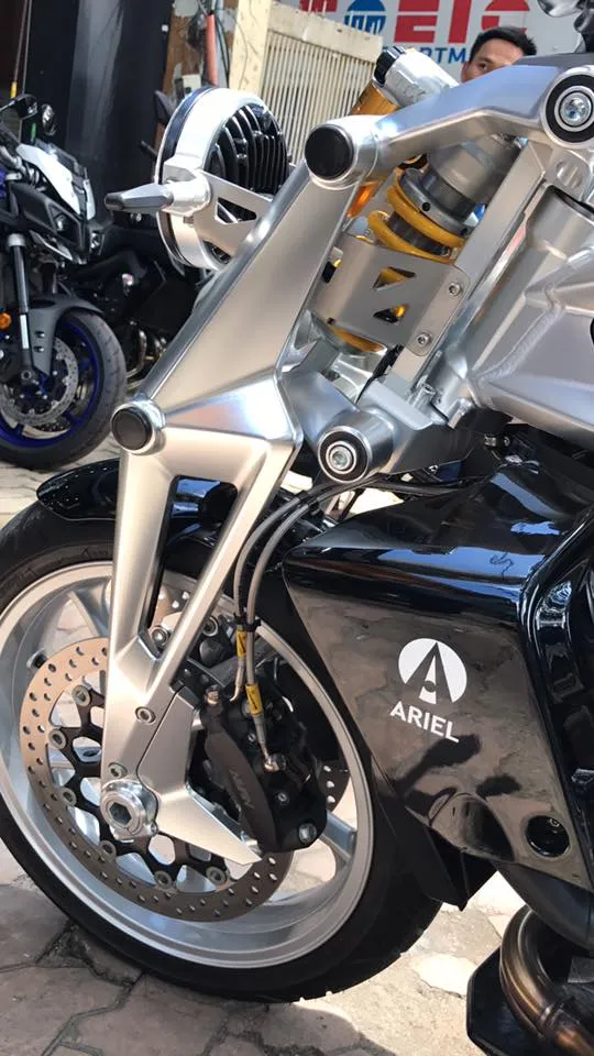 Siêu mô tô tiền tỷ Ariel Ace tái xuất trên phố Sài thành - Ảnh 6.