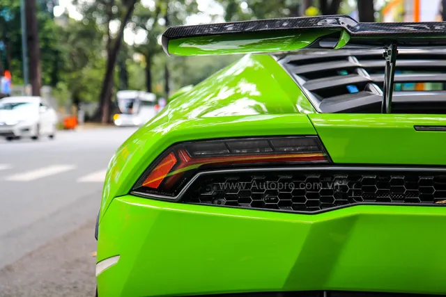 Lamborghini Huracan của bạn trai cũ nữ hoàng nội y Ngọc Trinh được độ khủng - Ảnh 18.