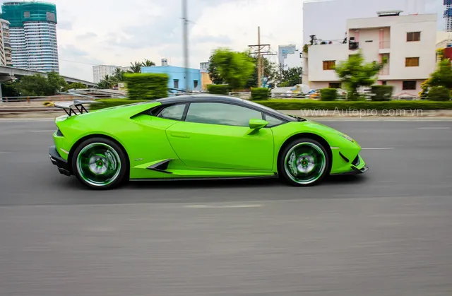 Lamborghini Huracan của bạn trai cũ nữ hoàng nội y Ngọc Trinh được độ khủng - Ảnh 12.