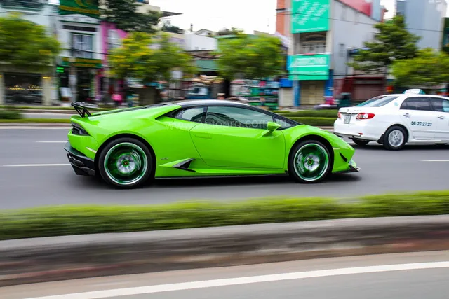 Lamborghini Huracan của bạn trai cũ nữ hoàng nội y Ngọc Trinh được độ khủng - Ảnh 2.
