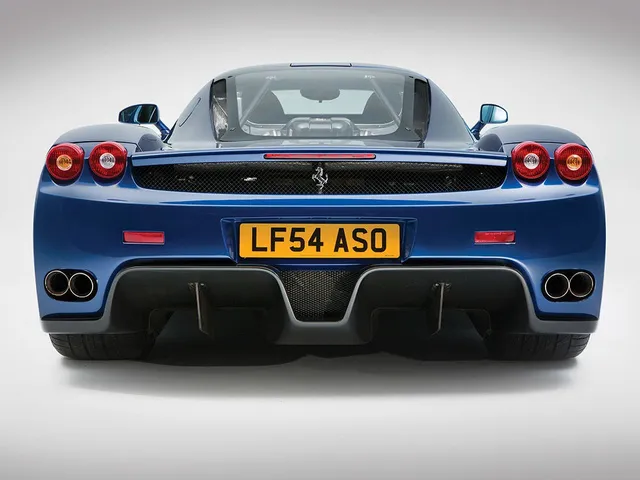 Hàng hiếm Ferrari Enzo với màu sơn cực độc được bán với giá 53,6 tỷ Đồng - Ảnh 4.