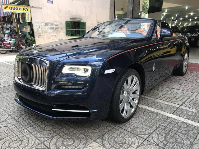 Rolls-Royce Dawn 25 tỷ Đồng bất ngờ xuất hiện tại Sài thành - Ảnh 2.