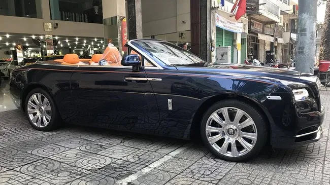 Rolls-Royce Dawn 25 tỷ Đồng bất ngờ xuất hiện tại Sài thành