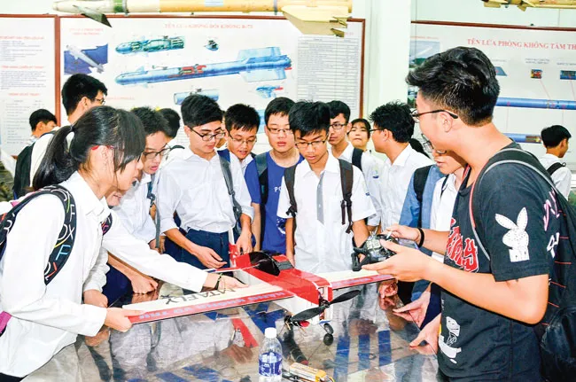 Cách mạng công nghiệp lần thứ 4: Không bắt nhịp sẽ tụt hậu ảnh 1