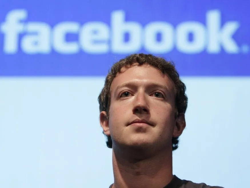 So huu 74 ty USD, CEO Facebook o biet thu nao, di xe gi? hinh anh 11