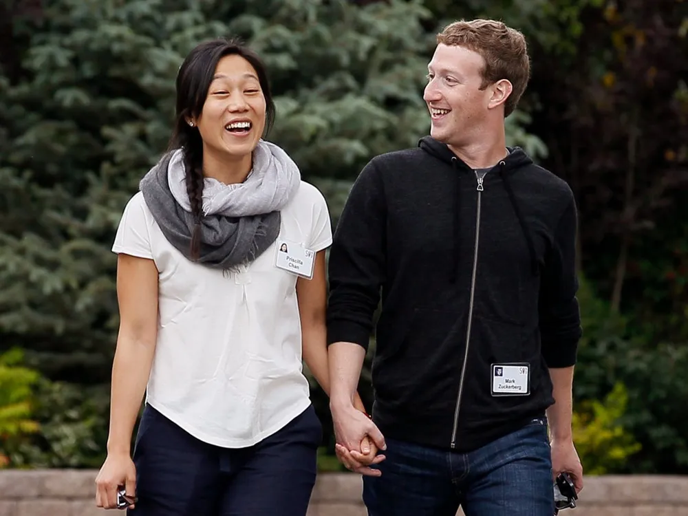 So huu 74 ty USD, CEO Facebook o biet thu nao, di xe gi? hinh anh 12