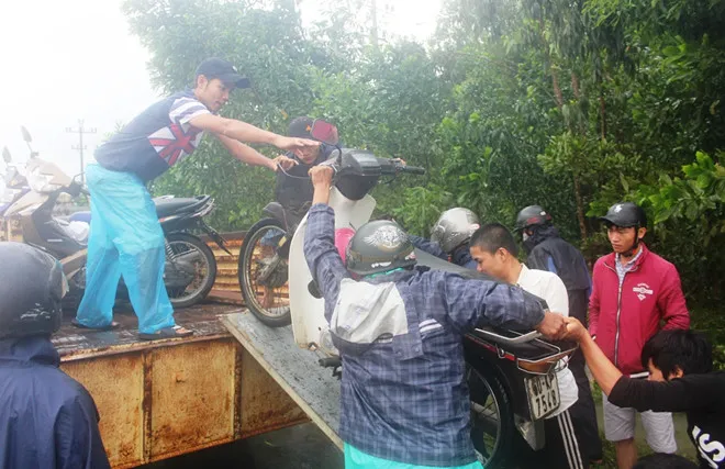 Quoc lo 14B noi Da Nang - Quang Nam bi lu chia cat hinh anh 3