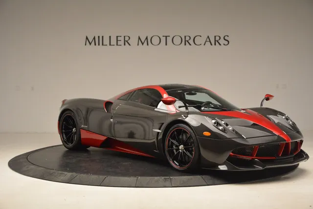 Thần gió Pagani Huayra dành cho fan cuồng màu đỏ - Ảnh 3.