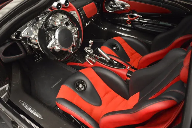 Thần gió Pagani Huayra dành cho fan cuồng màu đỏ - Ảnh 11.