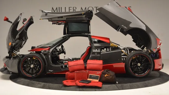 "Thần gió" Pagani Huayra dành cho fan cuồng màu đỏ