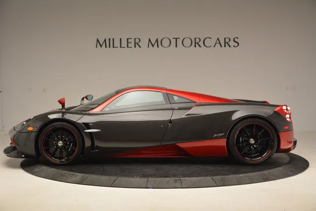 Thần gió Pagani Huayra dành cho fan cuồng màu đỏ - Ảnh 4.