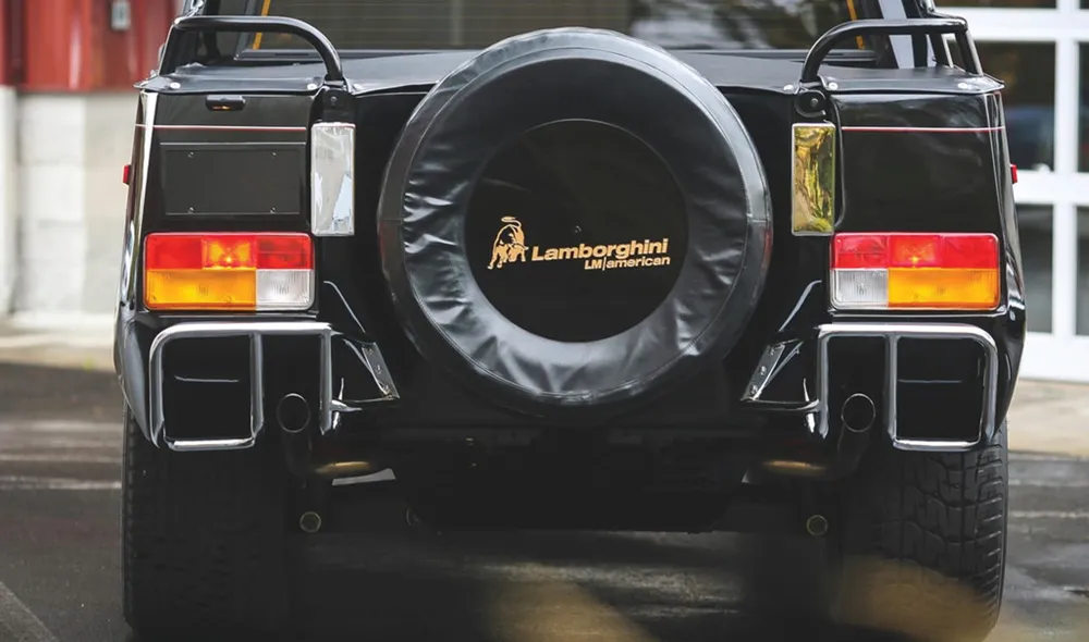 Sieu SUV hiem Lamborghini LM002 duoc ban gia 467.000 USD hinh anh 4