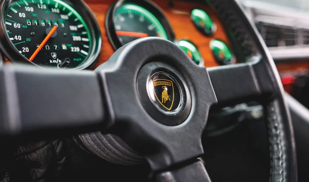 Sieu SUV hiem Lamborghini LM002 duoc ban gia 467.000 USD hinh anh 6