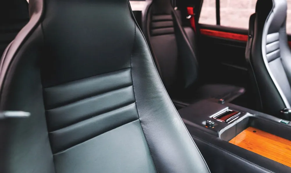 Sieu SUV hiem Lamborghini LM002 duoc ban gia 467.000 USD hinh anh 8