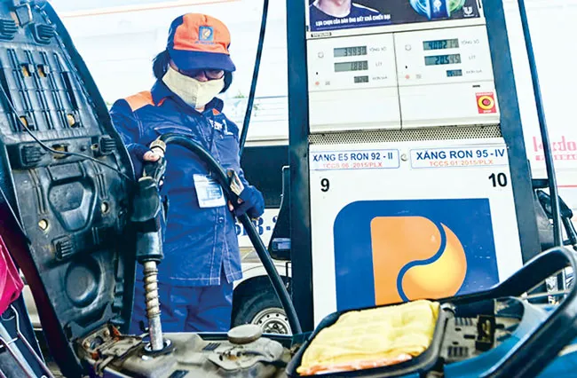 Cần công bố giá cơ sở xăng RON95 ảnh 1