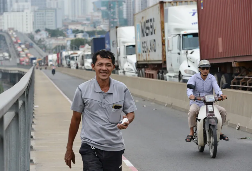 Am anh doan duong 8 km di mat 6 tieng o Sai Gon hinh anh 10