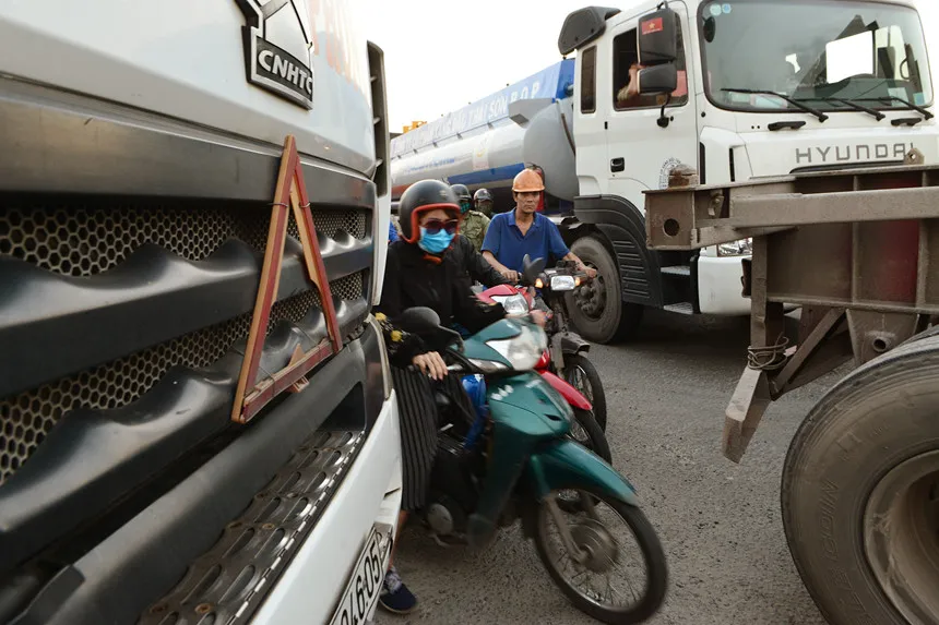 Am anh doan duong 8 km di mat 6 tieng o Sai Gon hinh anh 30