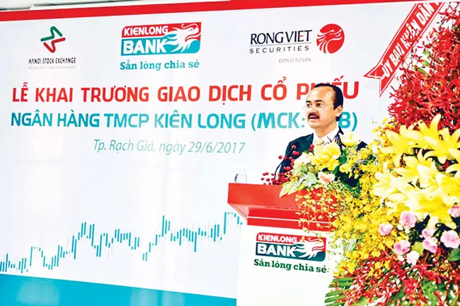 Có nên “ép” nhà băng lên sàn? ảnh 1