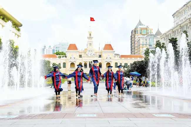 Tiếp sức phát triển một đầu tàu kinh tế ảnh 1