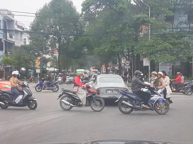 Loạt xe cổ đổ bộ từ Anh sang Việt Nam để chạy hành trình xuyên Đông Nam Á - Ảnh 8.