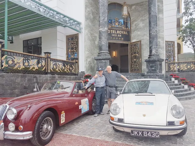 Loạt xe cổ đổ bộ từ Anh sang Việt Nam để chạy hành trình xuyên Đông Nam Á - Ảnh 11.