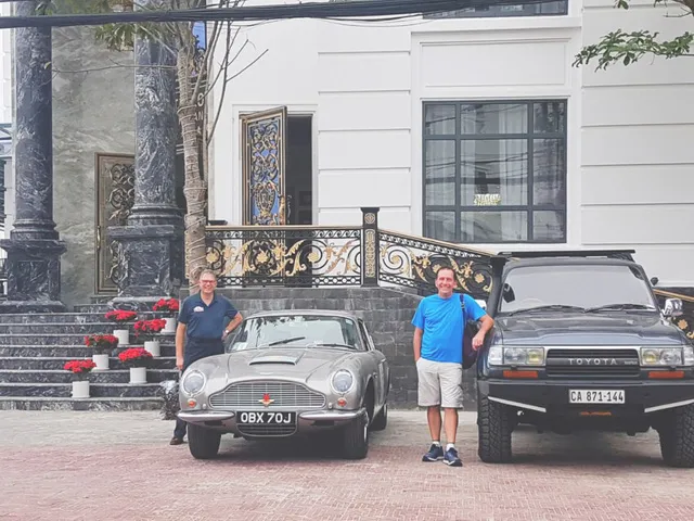 Loạt xe cổ đổ bộ từ Anh sang Việt Nam để chạy hành trình xuyên Đông Nam Á - Ảnh 7.