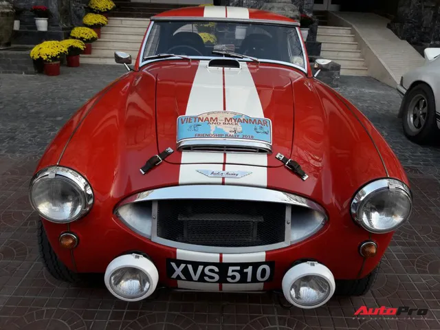 Loạt xe cổ đổ bộ từ Anh sang Việt Nam để chạy hành trình xuyên Đông Nam Á - Ảnh 2.