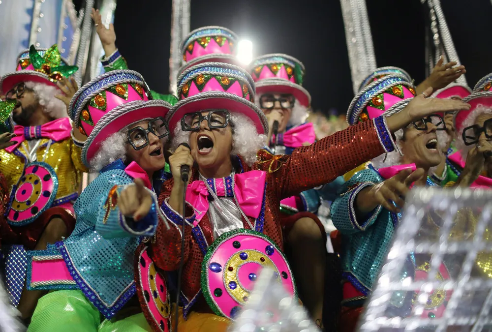 Choáng ngợp với Carnaval Rio đầy màu sắc và quyến rũ - Ảnh 15. Choáng ngợp với Carnaval Rio đầy màu sắc và quyến rũ - Ảnh 15.