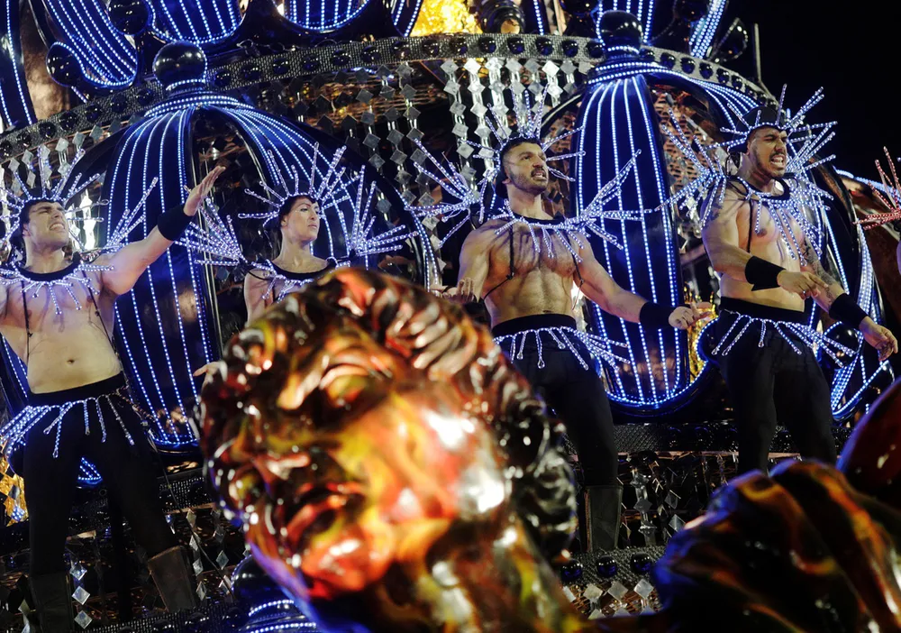 Choáng ngợp với Carnaval Rio đầy màu sắc và quyến rũ - Ảnh 14. Choáng ngợp với Carnaval Rio đầy màu sắc và quyến rũ - Ảnh 14.