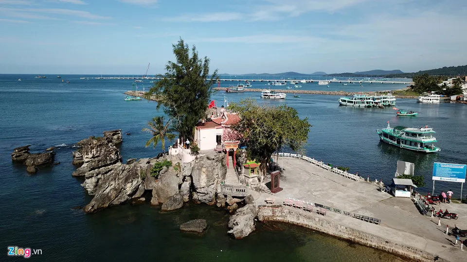 Dao ngoc Phu Quoc nhin tu tren cao hinh anh 9