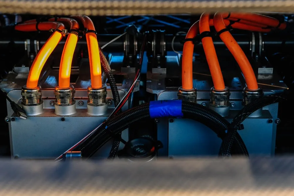 Sieu xe dien 1.000 ma luc cua Dai Loan chay thu nghiem hinh anh 4