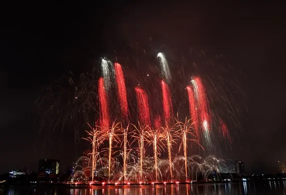 Màn trình diễn của đội Đà Nẵng - Việt Nam