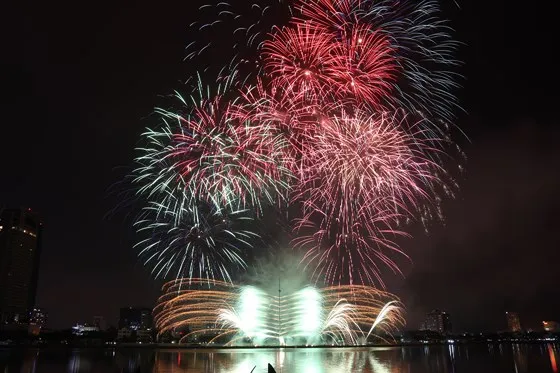 Bầu trời Đà Nẵng rực rỡ pháo hoa ảnh 15