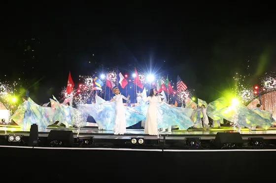 Bầu trời Đà Nẵng rực rỡ pháo hoa ảnh 2